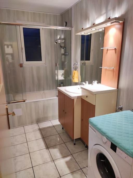Appartement 76M2 Lumineux Centre Ville Garage Prive 3Ieme Etage Sans Ascenseur Fougères Eksteriør billede